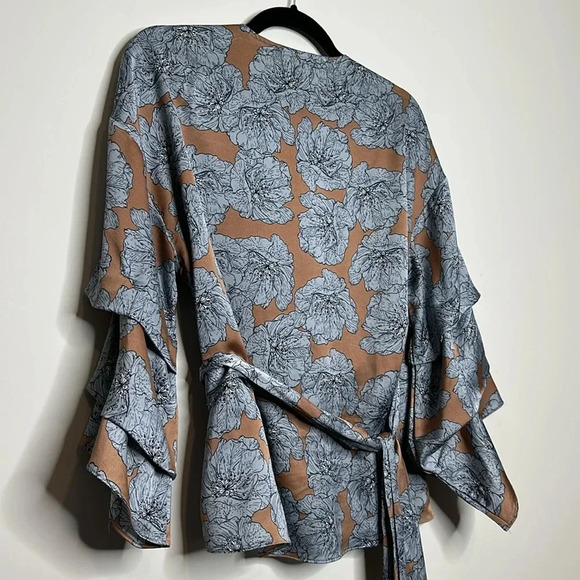 Aakaa  Soft Blue and Brown wrap top - Picture 8 of 10